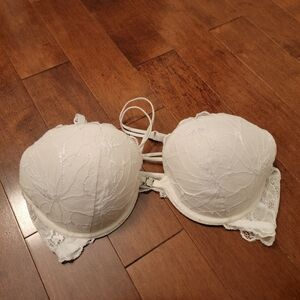 La Senza White Lace Front-Close Push Up Bra - Rhinestone Clasp - 34C